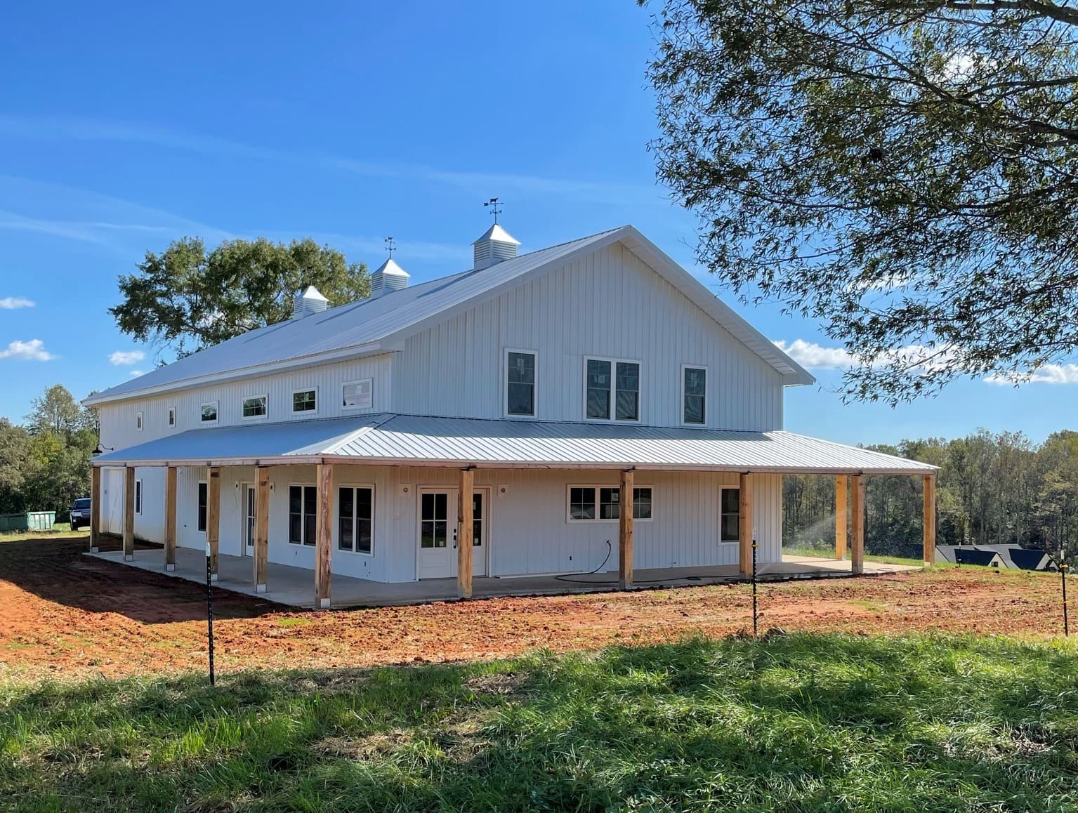 Barndominium steel building with living quarters
